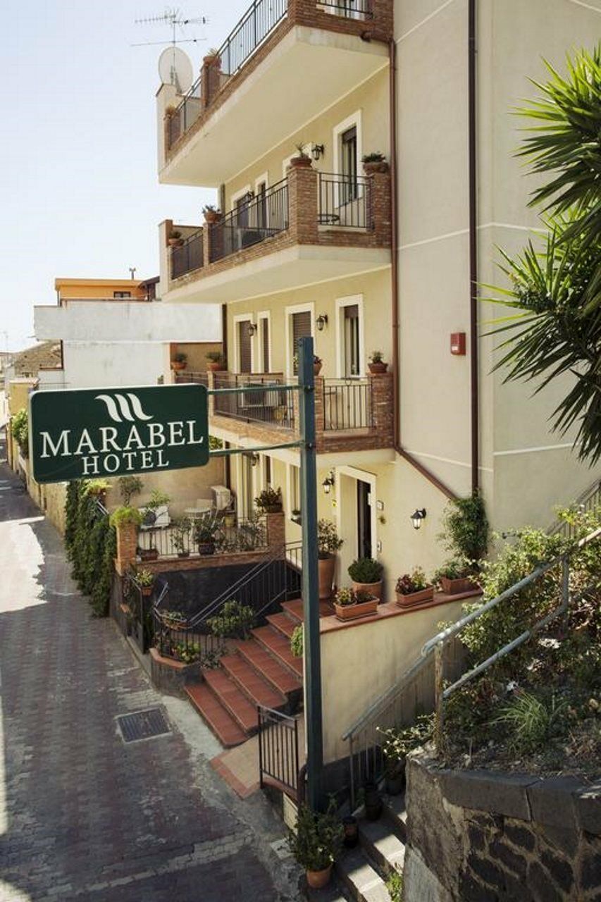 Hotel Marabel Сант'Алессіо-Сікуло Екстер'єр фото